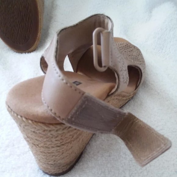 Women's Clarks Tan Wedges 7M - Picture 8 of 8